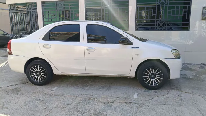 Toyota Etios X Sedan 1.5 Flex 16V 4P Mec. 2014