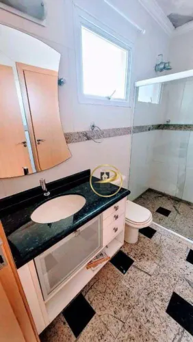 Casa de Condomínio com 3 Suítes, Piscina Privativa e Espaço Gourmet no Embaré
