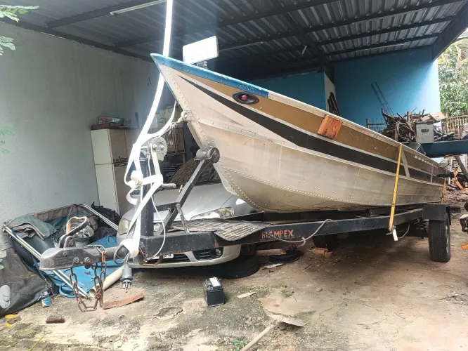 Barco tipo lancha todo em alumínio 