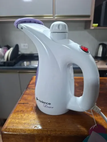 Passadeira a Vapor Cadence com Suporte para Roupas