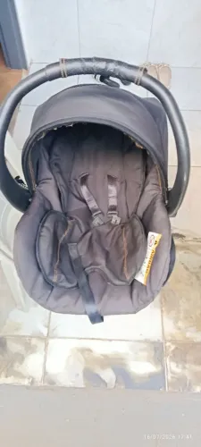 Bebê conforto conservado