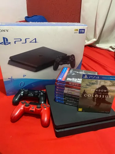 PS4 Slim 1TB + 2 Controles Originais + 9 Jogos Físicos