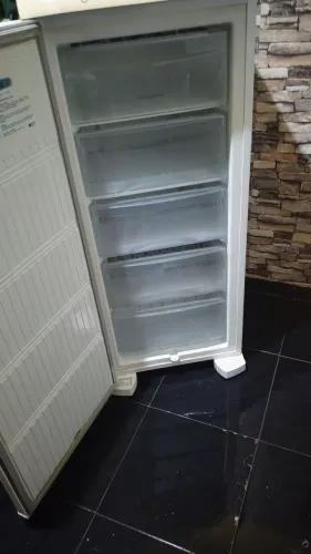 Freezer vertical electrolux FE18