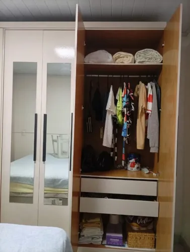 Guarda-roupa 6 portas semi-novo