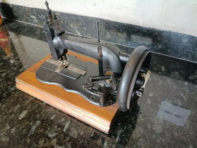 Máquina de costura antiga