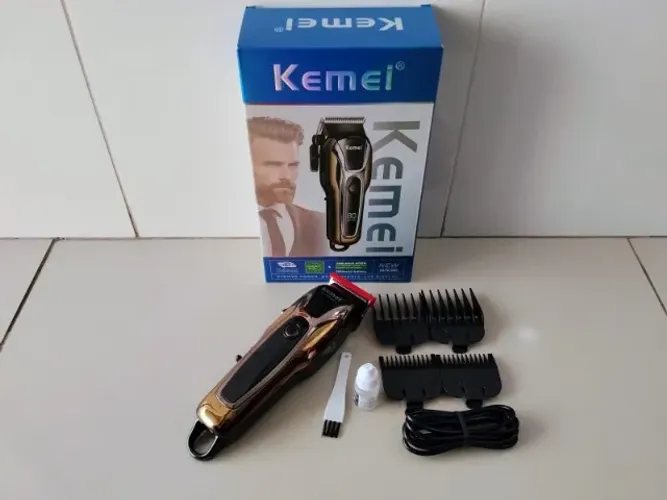 Maquina Profissional Cabelo e Barba Kemei sem Fio recarregável