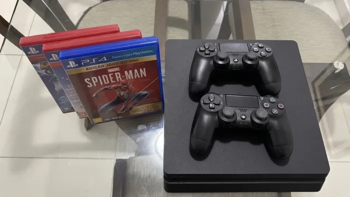 PS4 Slim 500GB + 2 Controles Originais + 3 Jogos + Caixa