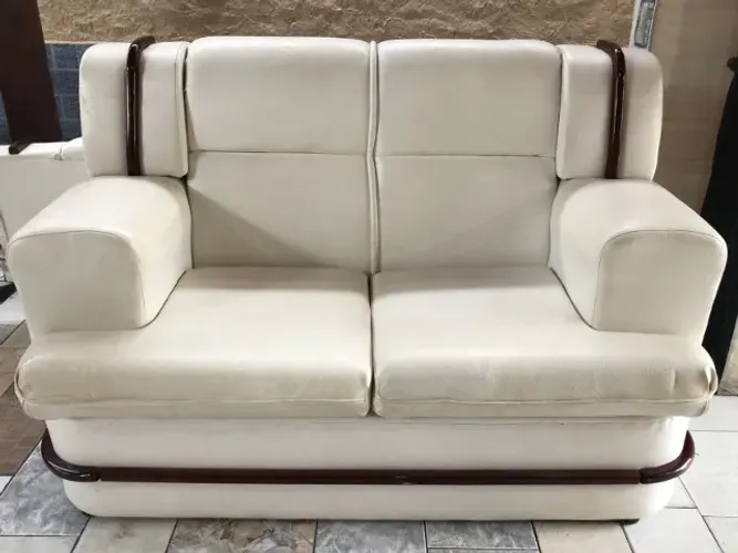 Sofá de couro 2 lugares