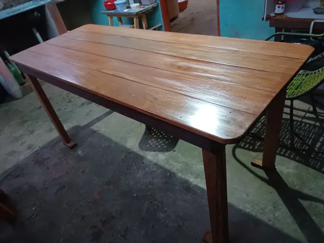 Vendo essa mesa 1,80 de comprimento e 72 de largura 80 de altura meu numero *