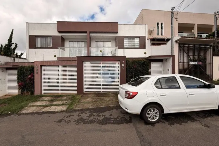 Casa Duplex com 4 quartos, toda mobiliada com moveis planejados, a 10 minutos do Centro, p