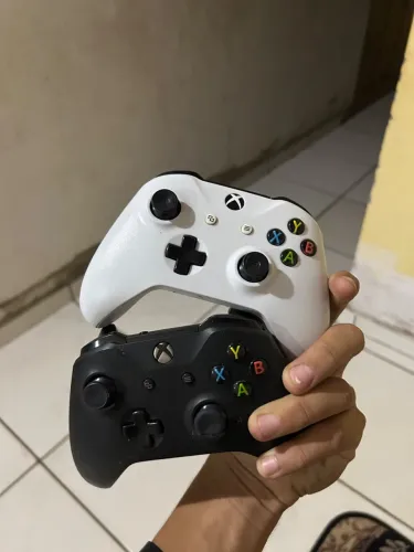Vendo 2 controle de Xbox