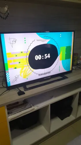 TV 43 PHILIPS LED com controle remoto / NÃO É SMART