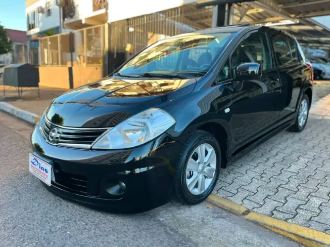 Nissan Tiida SL 1.8/1.8 Flex 16V Mec. 2012