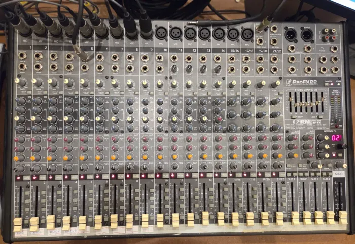 Mesa de Som Mackie ProFx22