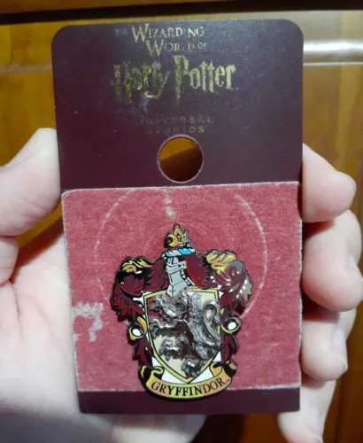 Broche da Grifinória original importado