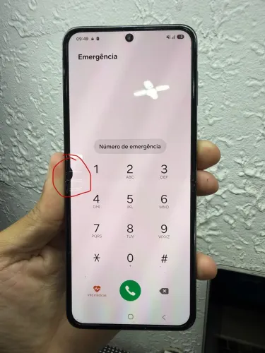 Tela Z flip 5 com pequeno detalhe