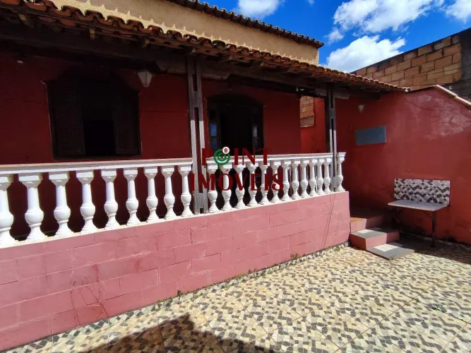 Casa com 3 quartos sendo 1 suíte e 2 vagas - Bonsucesso - BH - MG