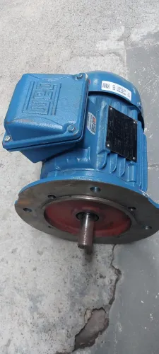 Motor elétrico trifásico 1cv Weg Flangeado seminovo