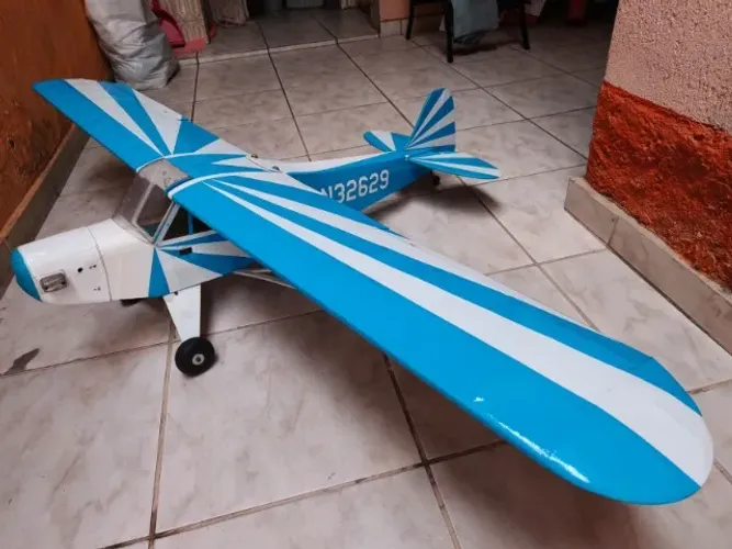 Aeromodelo Piper J3