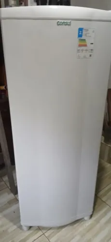 Vendo geladeira semi-nova