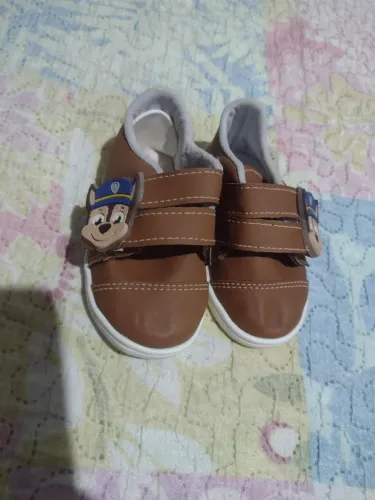 Sapatinho menino número 22 doando 