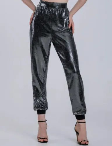 Calça jogger em paetes