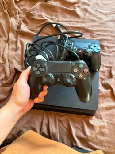 PS4 1TB SLIM - sem jogos