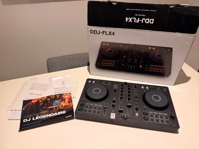 DDJ FLX4 na caixa original