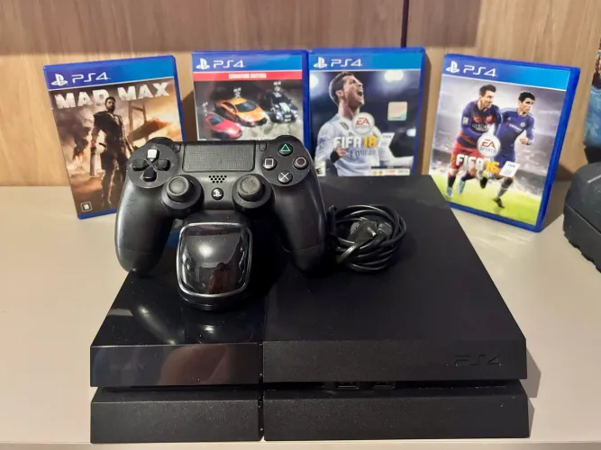 PlayStation (Ps4) + controle com base de carregamento + 4 jogos