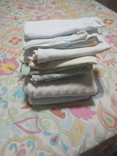 Manta, cueiros e lençol para berço