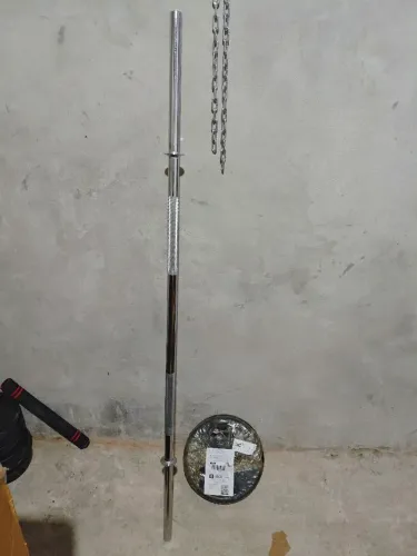 Barra maciça musculação e anilhas
