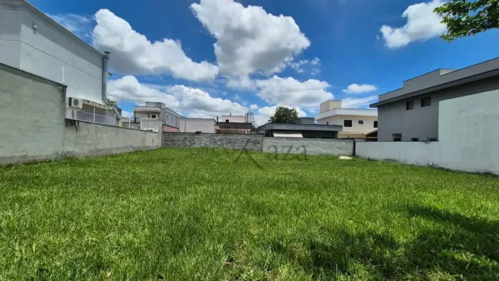 Oportunidade - Terreno - Condomínio - Bairro do Grama - Condomínio Terras do Vale - 300m².