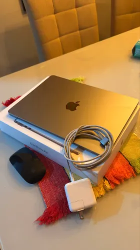 VENDO MACBOOK AIR!