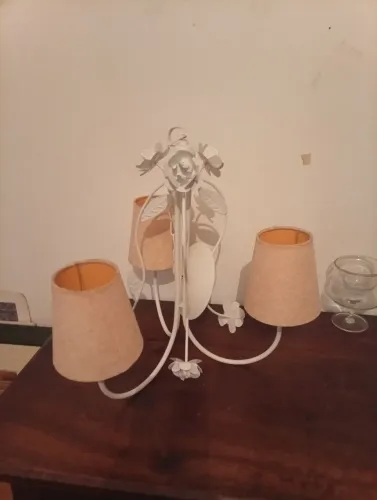 Lustre em ferro forget e cúpulas de pergaminho 
