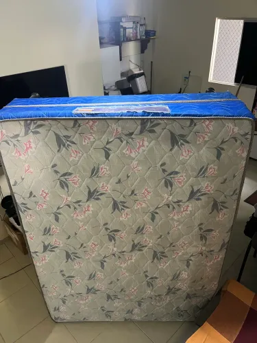 Vendo Cama em mola de casal!