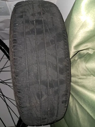 Pneu 185/70/14 $120