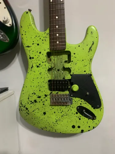 Guitarra (corpo e braço)