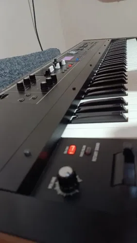 Teclado Roland VR 730 impecável! R$ 6.600,00 pra vender logo!