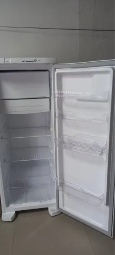 GELADEIRA NOVA ELECTROLUX 240l