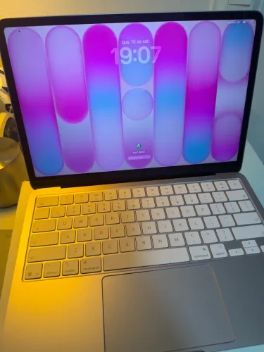 MacBook Neon 2026 (Seminovo)
