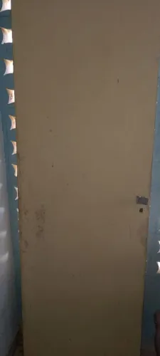 Porta 2,10 x 0,70 maciça