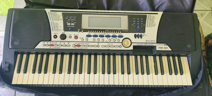 TECLADO YAMAHA PSR-550