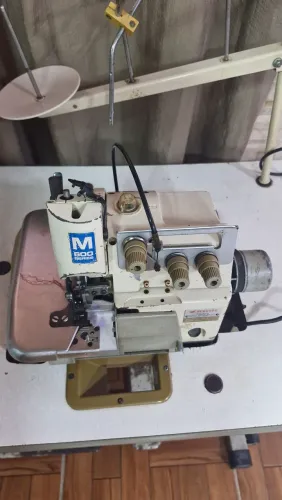 Overlock Industrial pegasus M600 Usada funcionando Mesa + Motor 
