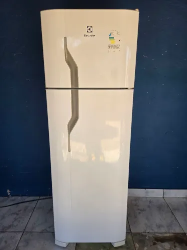Vendo geladeira Electrolux 
