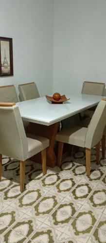 Mesa de jantar com 6 cadeiras 