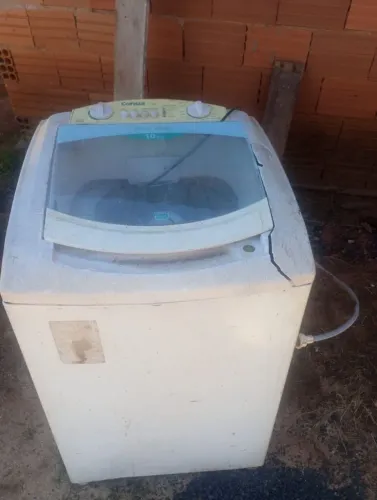 Uma máquina de lavar.