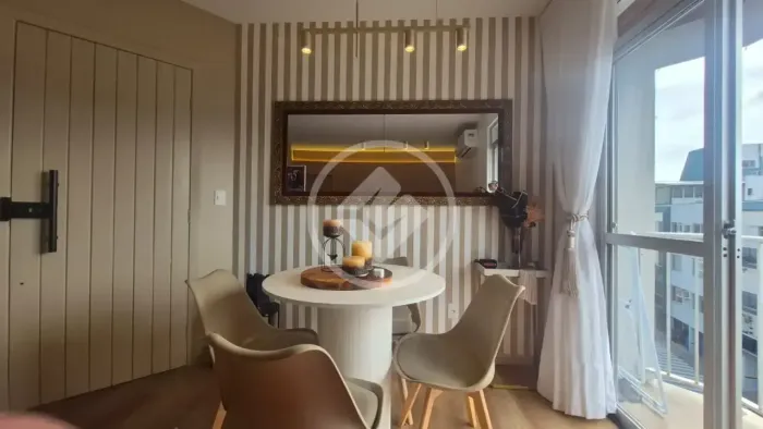 JS-Excelente apartamento localizado no bairro Abraão, próximo ao Bistek