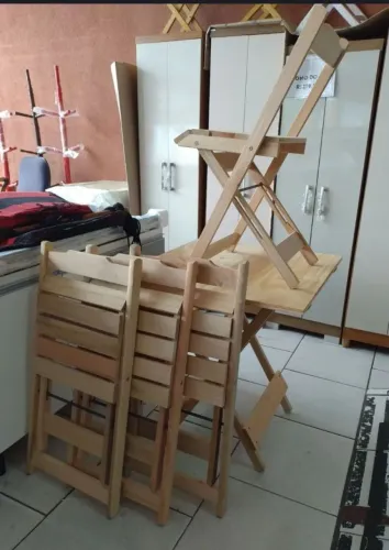 Mesa dobrável eucalipto+  4 cadeiras dobrável eucalipto 