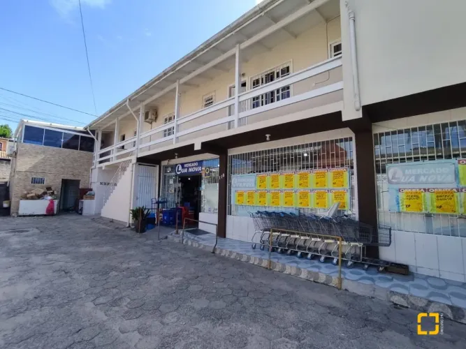 BROGNOLI VENDE - Imóvel Residencial/Comercial com 3 apartamentos e um Mercado - Ingleses