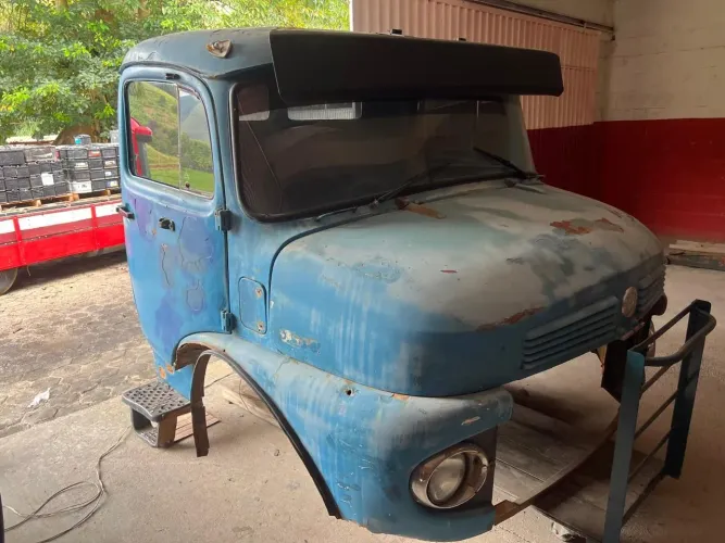 Cabine Mercedes-Benz Antiga